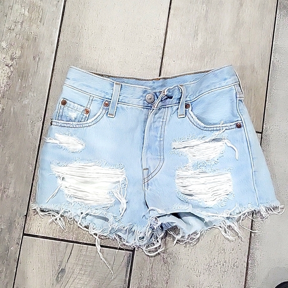 Levi's 501 distress buttonfly short shorts size 23 - Picture 2 of 5